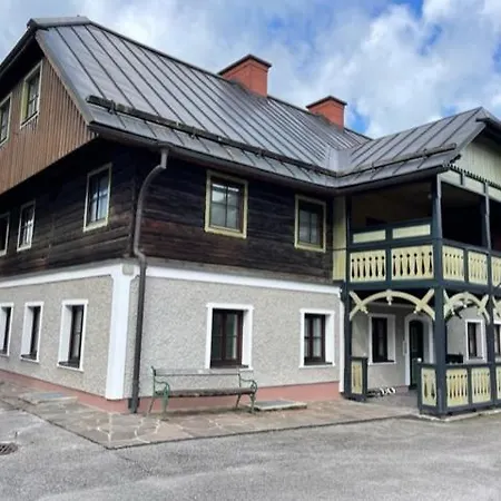 Haus-ennstal アパート *